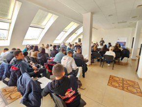 ИИ – рискове и ползи: Дискусия за бъдещето с ученици от Самоков