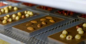 Световното търсене на шоколад намалява, въпреки отслабването на ценовия скок при какаото