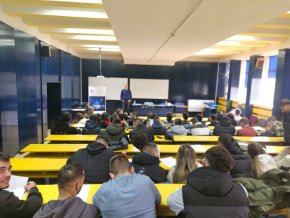 Младите и ИИ: Обучения за студентите от УниБИТ