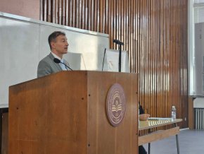 Кешът остава, без управляващ ИИ и чат контрол: Евродепутатът А. Ковачев