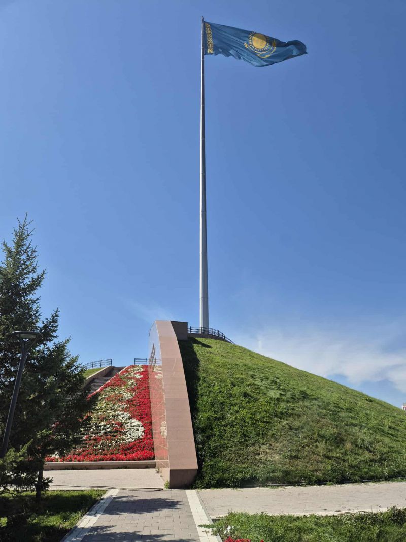  На плаж в Астана: Красивата река в центъра на казахската столица и великолепният мост Атърау