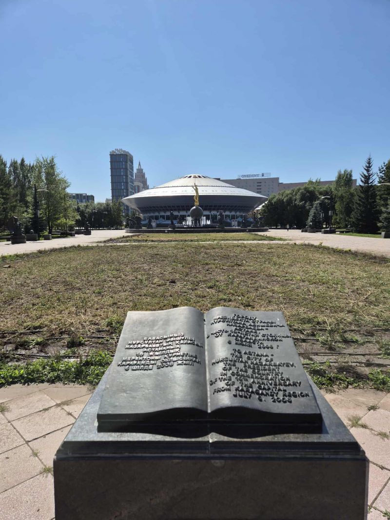  На плаж в Астана: Красивата река в центъра на казахската столица и великолепният мост Атърау