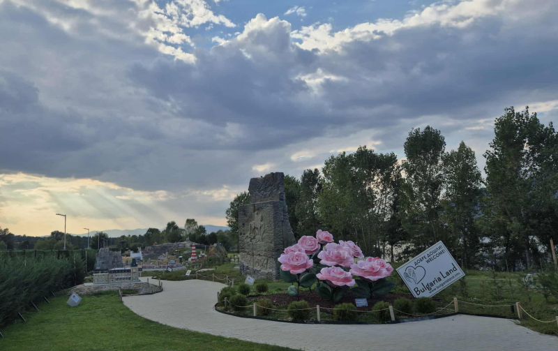 Златна есен с мини България срещу Шатрата на езерото до Правец: на 20 минути от София