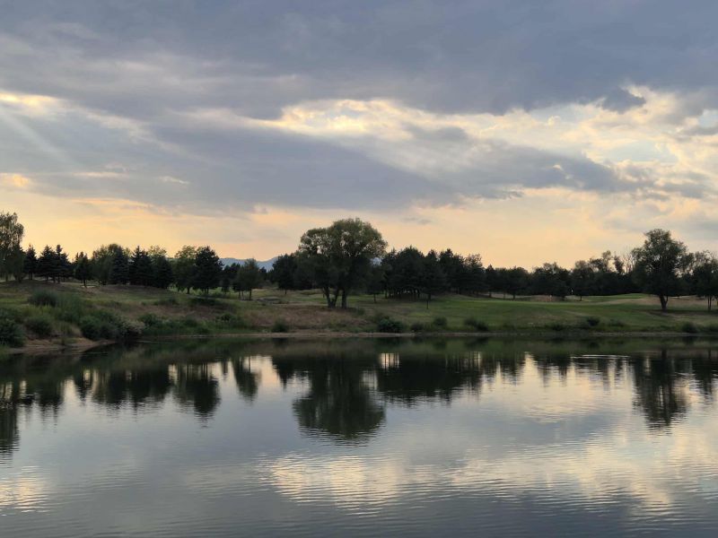 Златна есен с мини България срещу Шатрата на езерото до Правец: на 20 минути от София