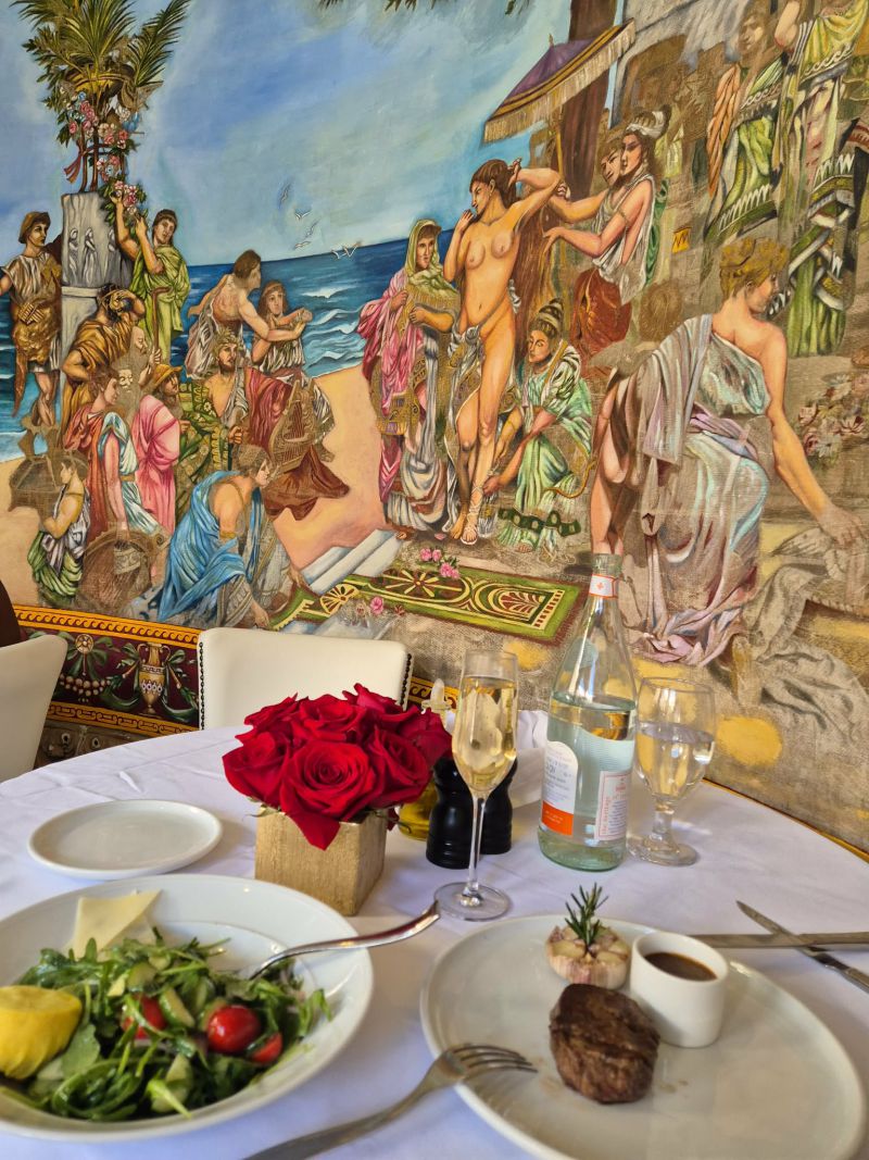 ДА! Versace: Добре дошли в къщата на гения в Маями с нас