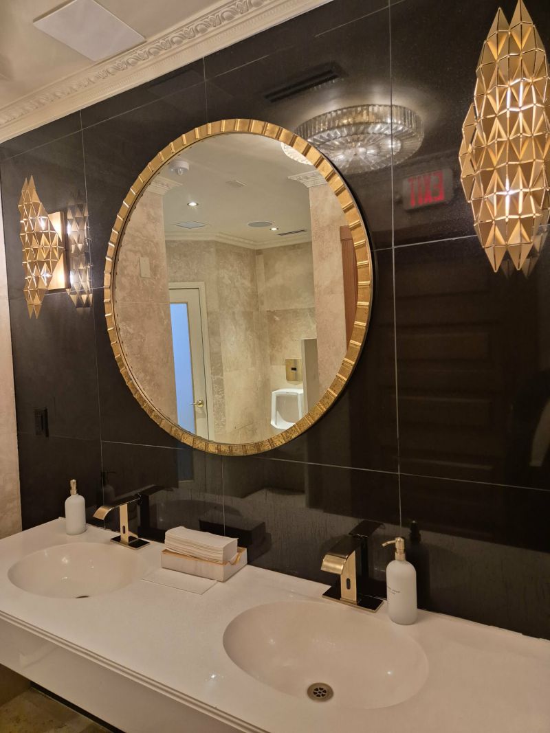 ДА! Versace: Добре дошли в къщата на гения в Маями с нас